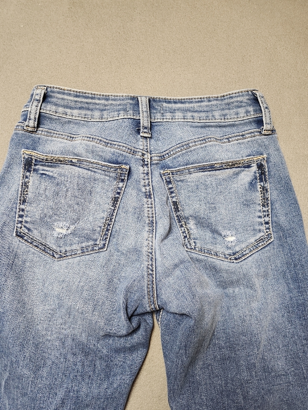 SILVER Avery Slim Crop jeans size 26 Distressed. - Picture 3 of 11